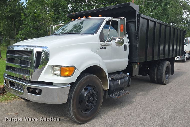 2015 Ford F750 dump truck - EQ2629