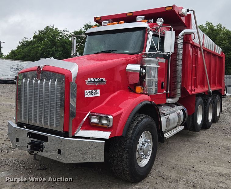2019 Kenworth T800 dump truck - YA0618