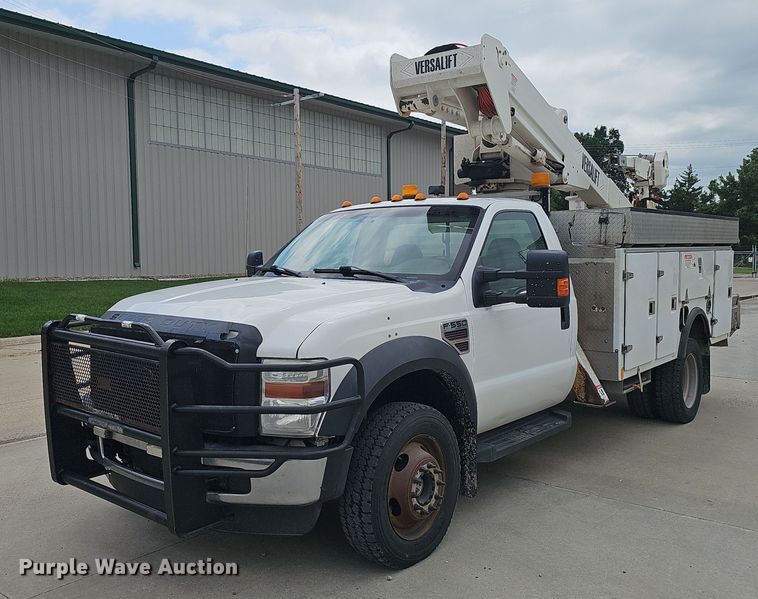 2009 Ford F550 XL Super Duty bucket truck - DR3950