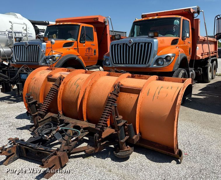 2009 International WorkStar 7600 dump truck - DS4300