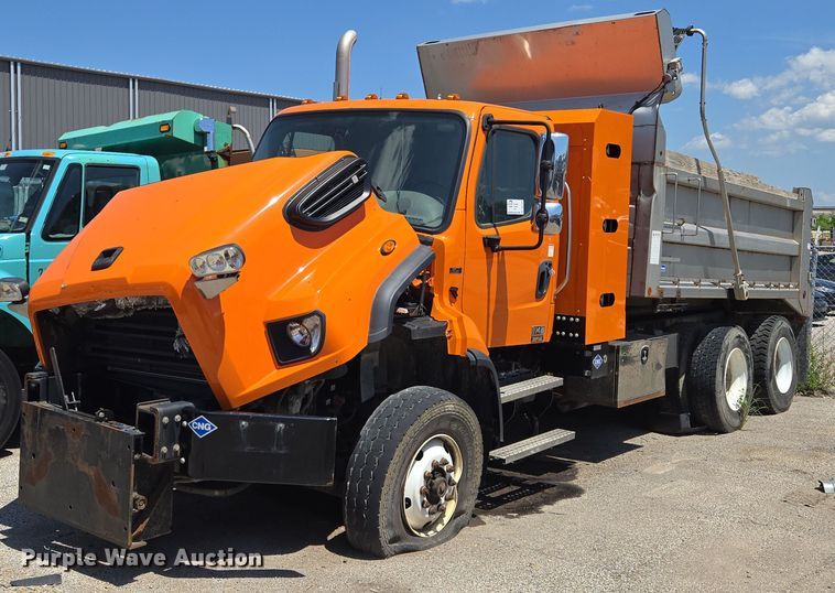 2019 Freightliner 114SD dump truck - DS4302