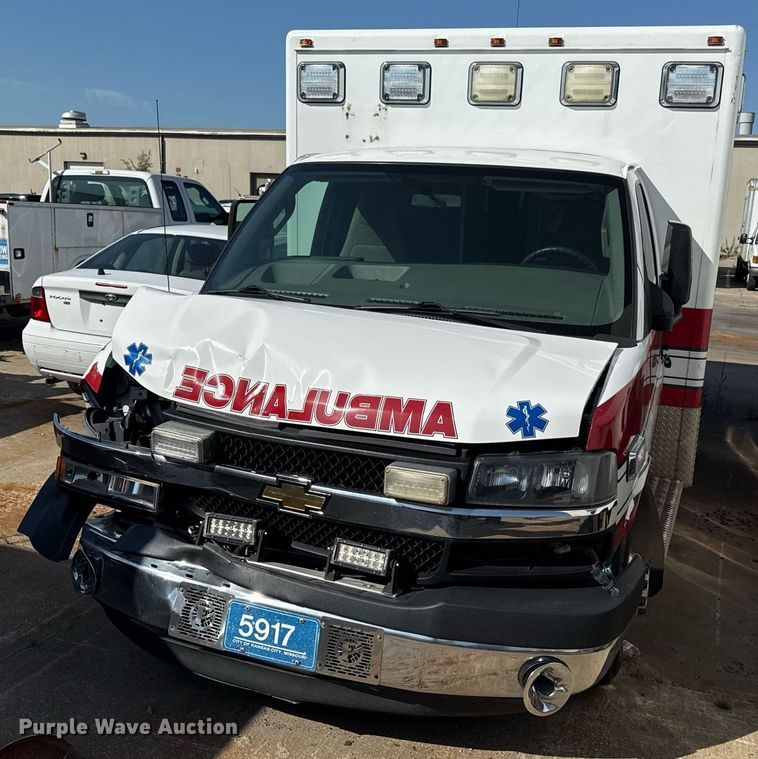 2016 Chevrolet Express 4500 ambulance - DS4309
