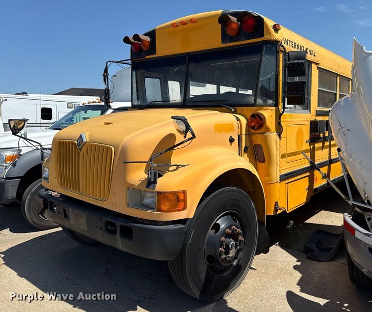 2001 International 3800 school bus - DS4312