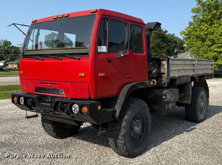 1996 Stewart and Stevenson Services INC M1078 flatbed truck - DS4344