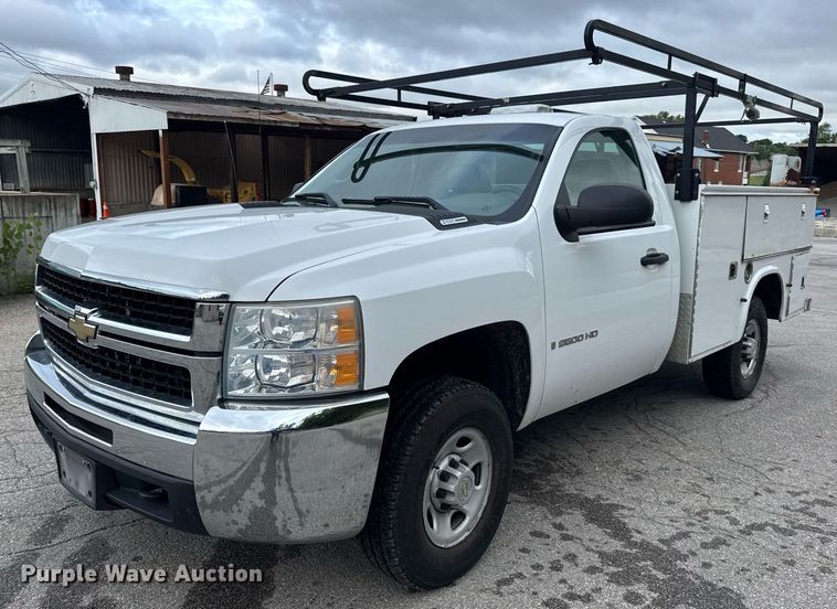 2007 Chevrolet Silverado 2500HD utility bed pickup truck - DW3424