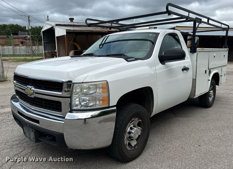 2007 Chevrolet Silverado 2500HD utility bed pickup truck - DW3425