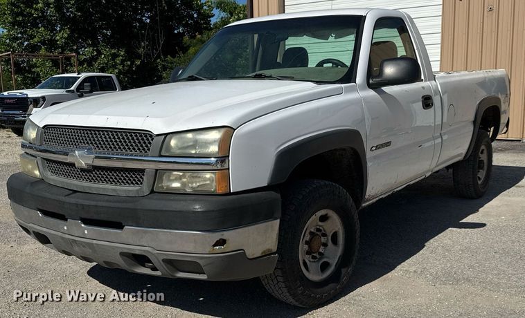 2003 Chevrolet Silverado 2500HD pickup truck - DY0410