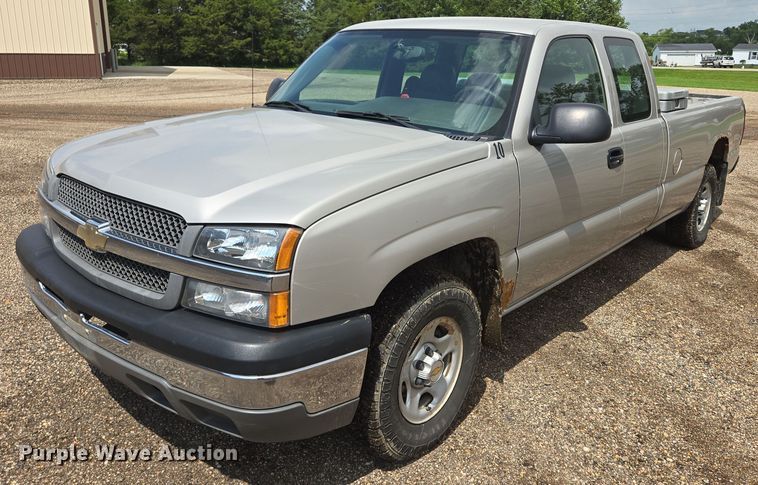 2004 Chevrolet Silverado 1500 Ext. Cab pickup truck - DY0976
