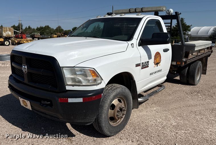 2014 Dodge Ram 3500 flatbed pickup truck - DZ8538