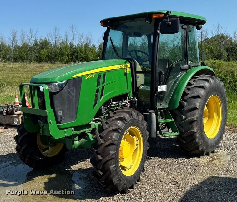2014 John Deere 5100E MFWD tractor - ED1474