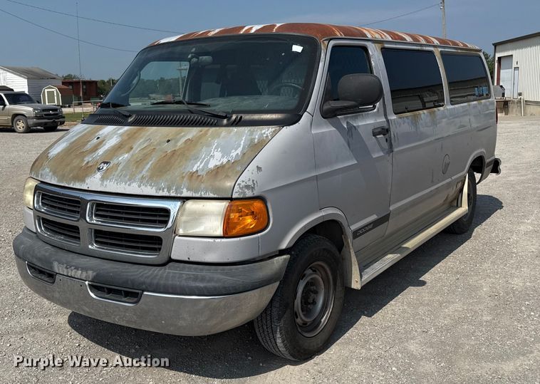 2001 Dodge Ram Wagon B2500 van - ED4427