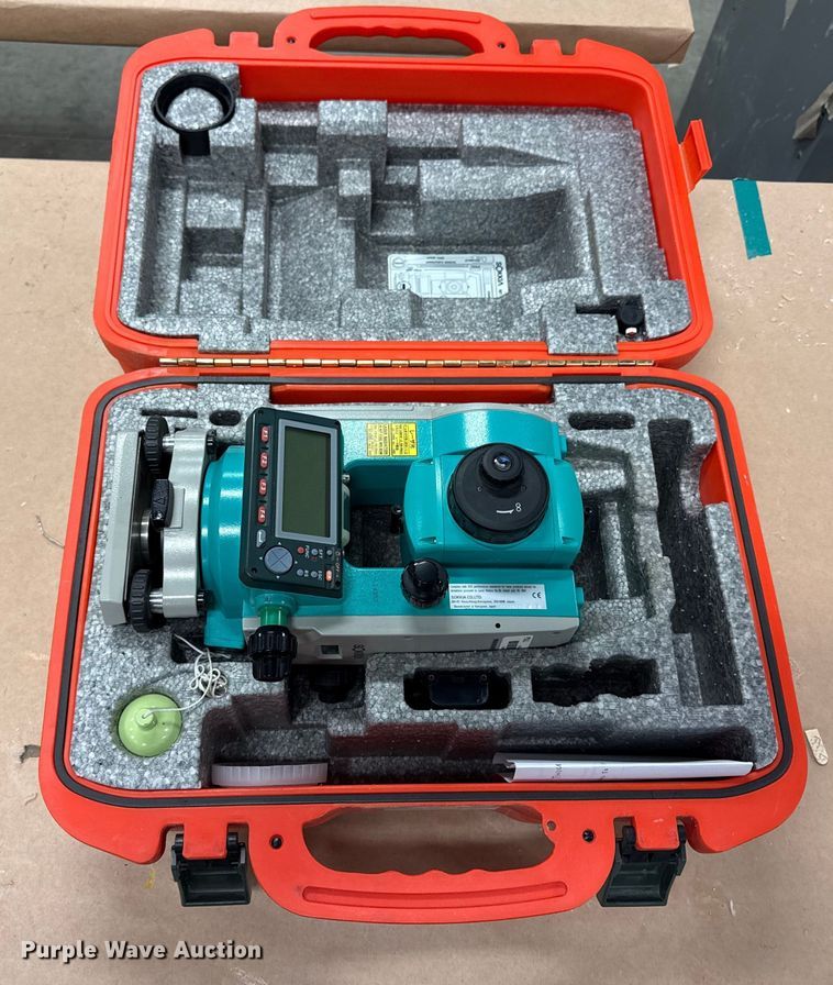 Sokkia  Set530R  surveying equipment - ED4433