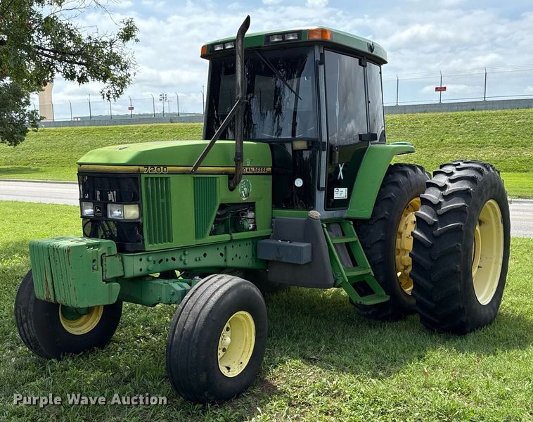 John Deere 7200 tractor - EF1901