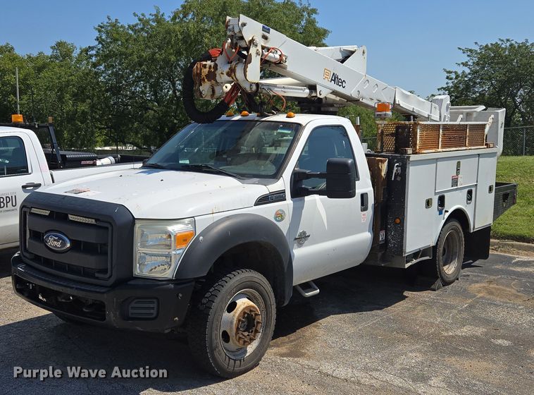 2011 Ford F550 Super Duty bucket truck - EF1947