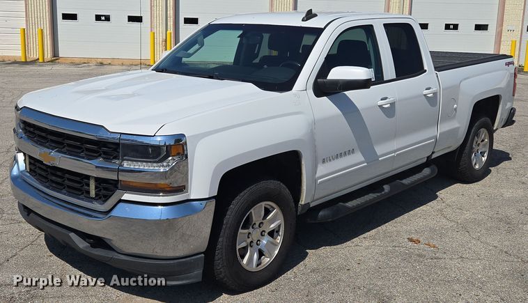 2016 Chevrolet Silverado 1500 Double Cab pickup truck - EF1953