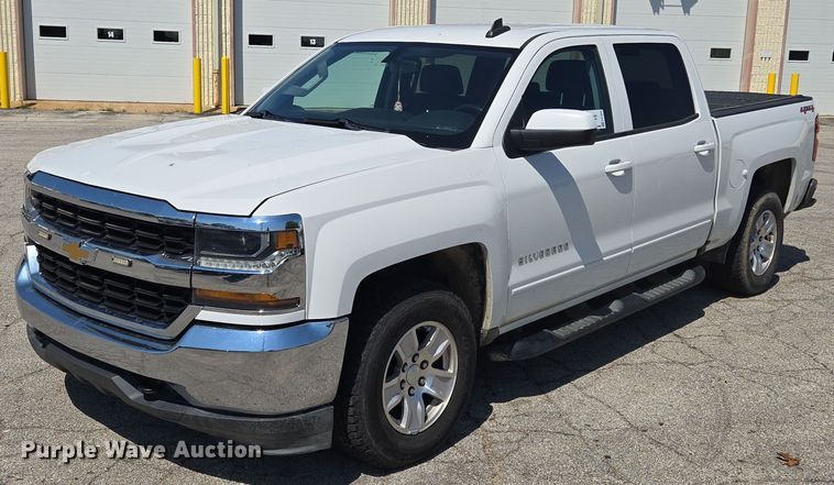 2017 Chevrolet Silverado 1500 Crew Cab pickup truck - EF1954