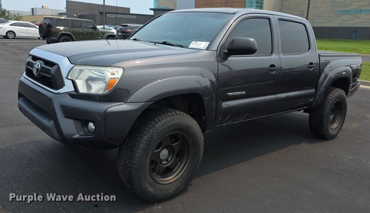 2015 Toyota Tacoma Double Cab pickup truck - EF3721