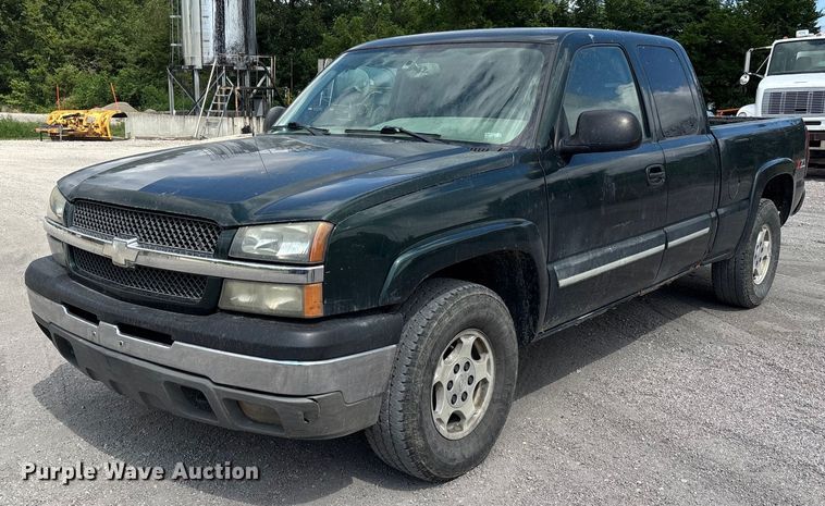 2004 Chevrolet Silverado 1500 Ext. Cab pickup truck - EJ7632