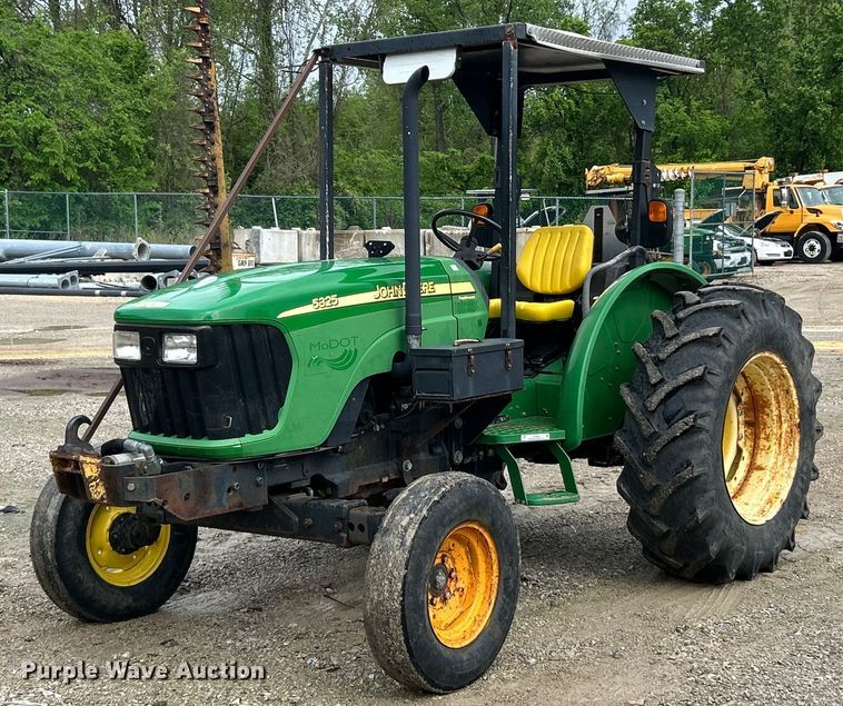 2005 John Deere 5325 tractor - EK8025