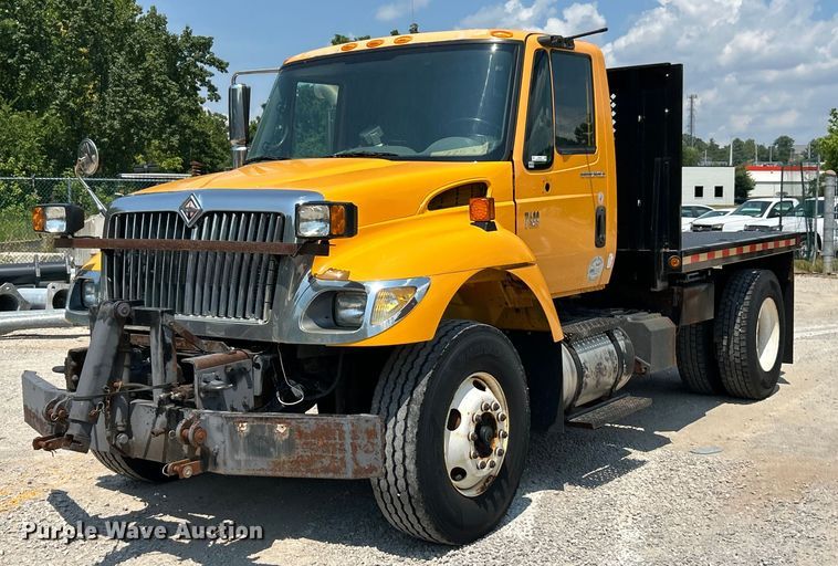 2006 International 7400 flatbed truck - EK8472