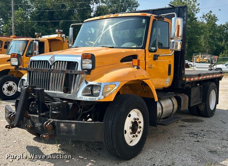 2006 International 7400 flatbed truck - EK8474