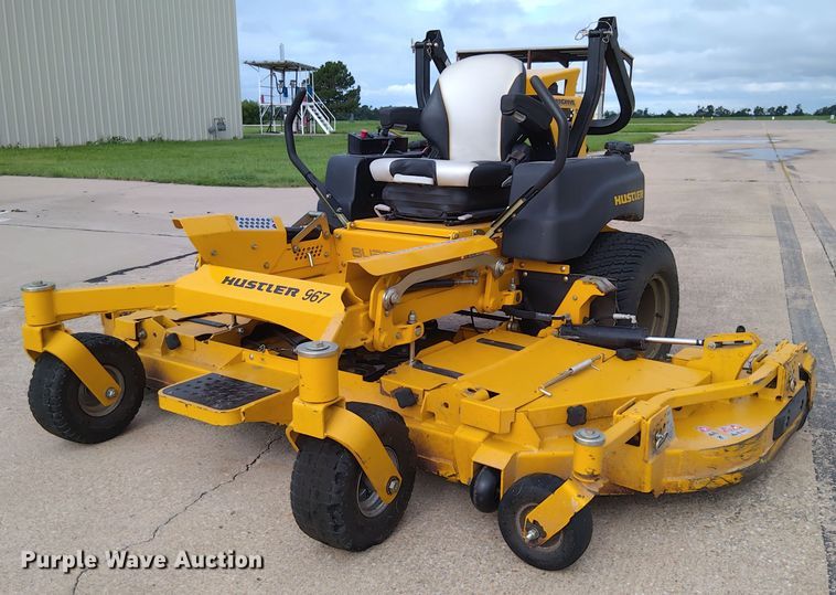 2015 Hustler Super 104 ZTR lawn mower - EM8034