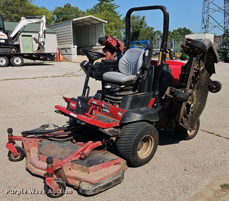 2017 Toro Groundsmaster 4000 lawn mower - EO4619