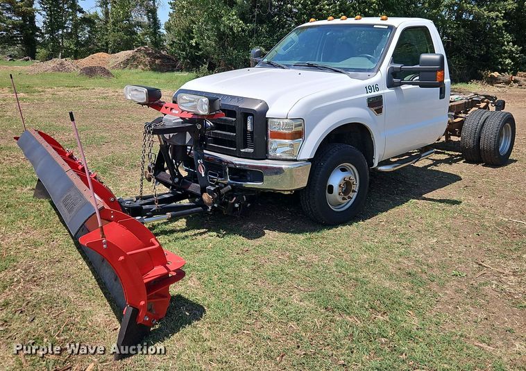 2010 Ford F350 Super Duty XL pickup truck cab and chassis - EO4623