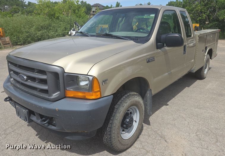 2001 Ford F250 Super Duty XL SuperCab utility bed pickup truck - ER5456