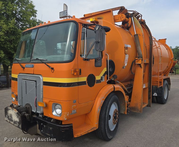 1990 White GMC Xpeditor  refuse truck - ER5462