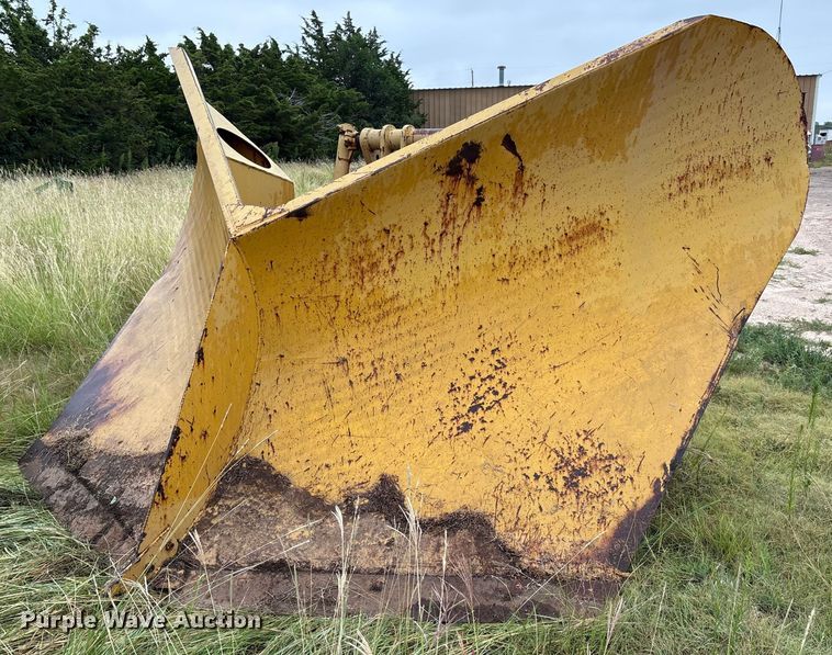 11' W V-blade snow plow - ES7010