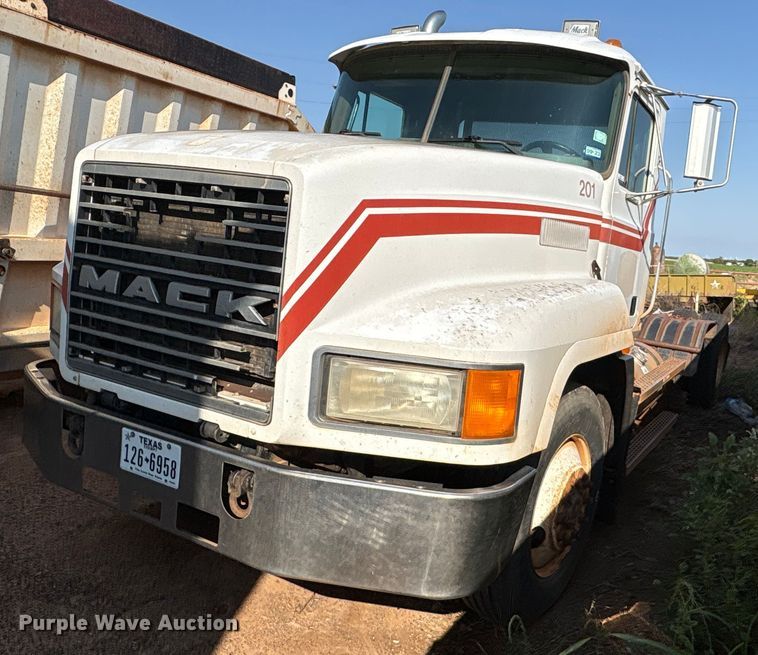 1996 Mack CH613 semi truck - EU0005