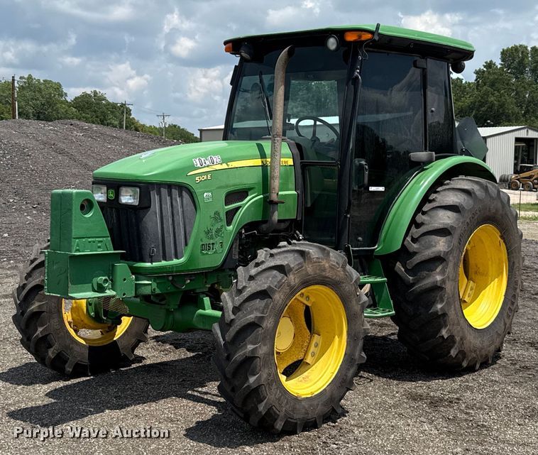 2013 John Deere 5101E MFWD tractor - EU2034
