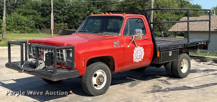1980 Chevrolet C30 flatbed pickup truck - EU2042