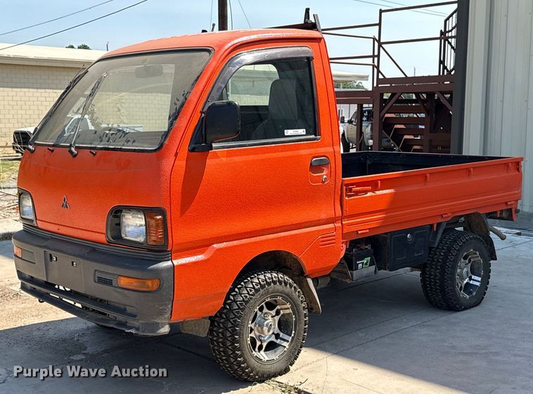 1997 Mitsubishi mini truck - EU2054