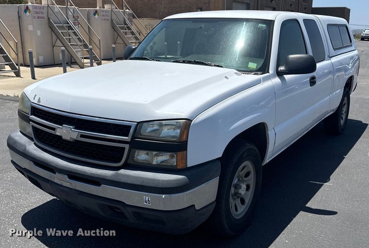 2007 Chevrolet Silverado 1500 Ext. Cab pickup truck - FB9397