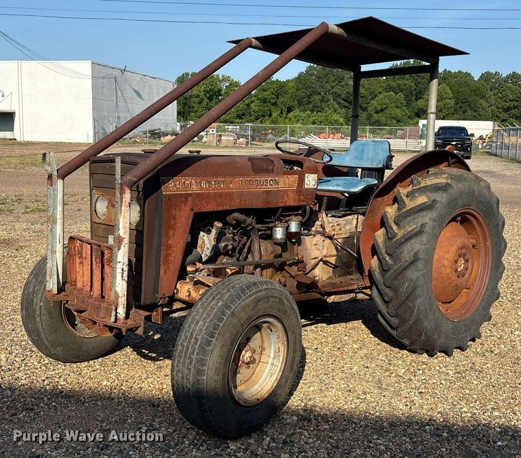 1984 Massey Ferguson 240 tractor - DY0875