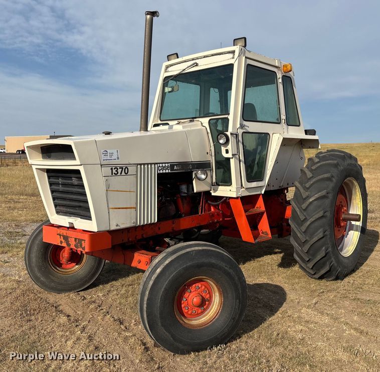 1975 Case 1370 tractor - EC1098