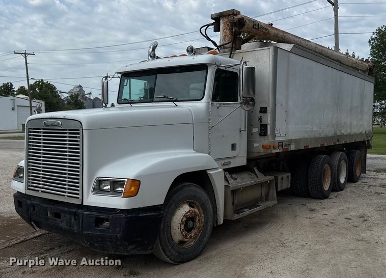1999 Freightliner feed delivery truck - ED4447