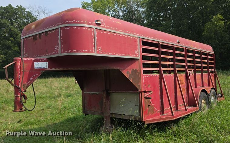 1984 Pondarosa livestock trailer - EF3683
