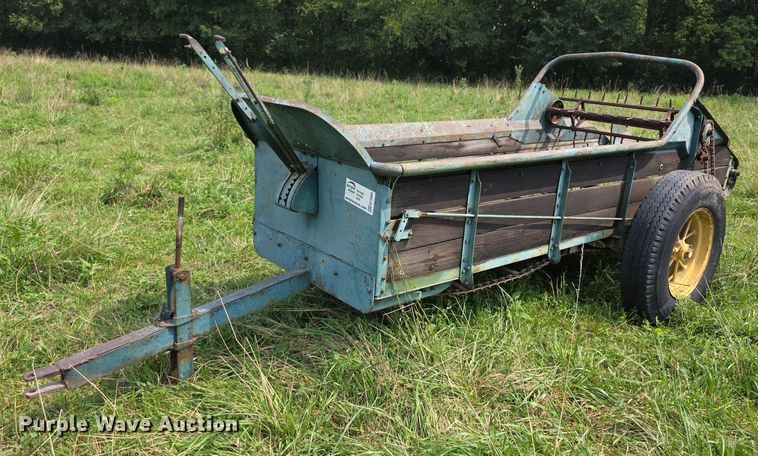 John Deere Model L Series 51 manure spreader - EF3685