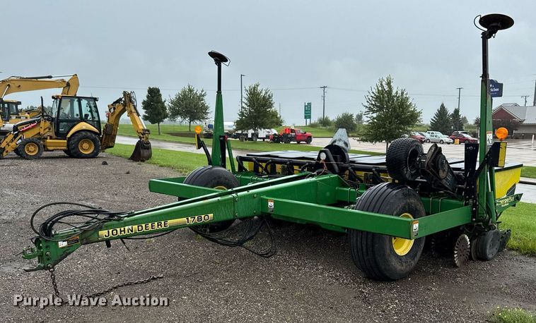 John Deere 1780 planter - EM2215