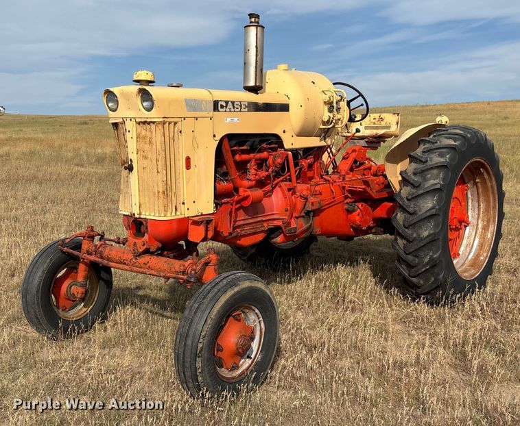 Case 830 tractor - EM5074