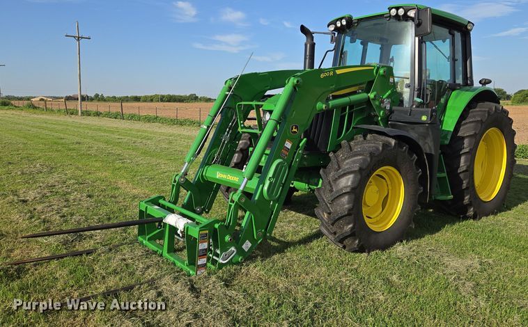 2022 John Deere 6120M MFWD tractor - EN8313