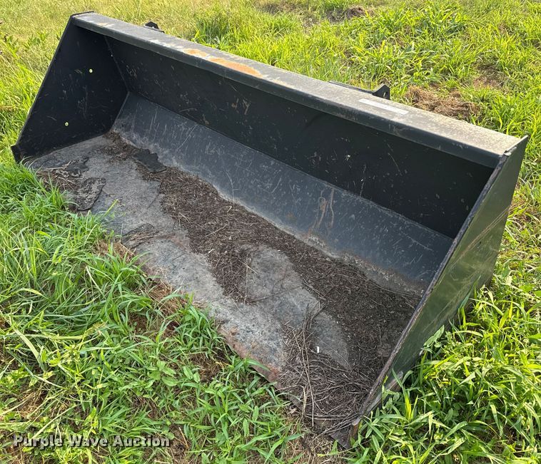 72" W loader bucket - ER2231
