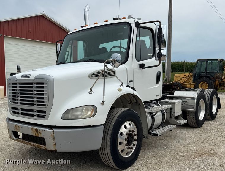 2007 Freightliner M2 semi truck - DJ9696