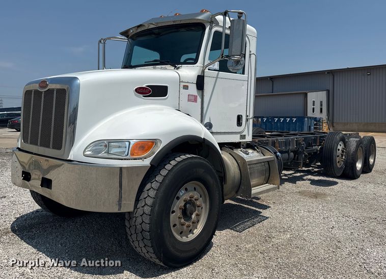 2019 Peterbilt 348 truck cab and chassis - DS3874