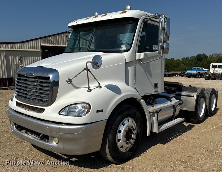 2006 Freightliner Columbia semi truck - DW3458