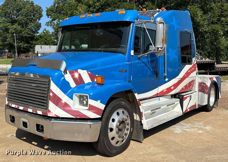 2000 Freightliner FL60 semi truck - DW7241