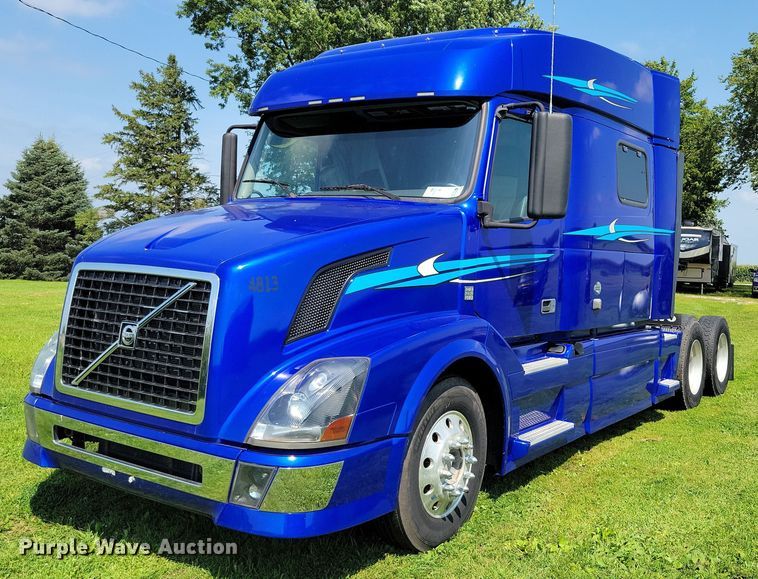 2012 Volvo VNL semi truck - DX7252